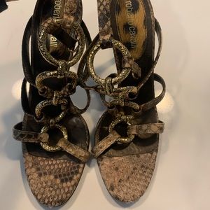 Roberto Cavalli size 8 embossed heels